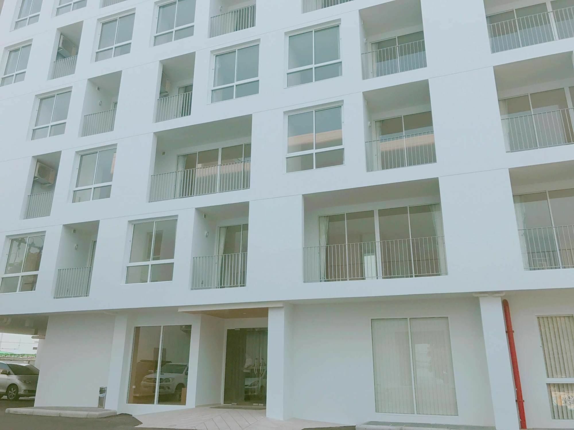 คาริน โฮเต็ล แอนด์ เซอร์วิซ อพาร์ตเมนต์  Aparthotel ศรีราชา ภายนอก รูปภาพ
